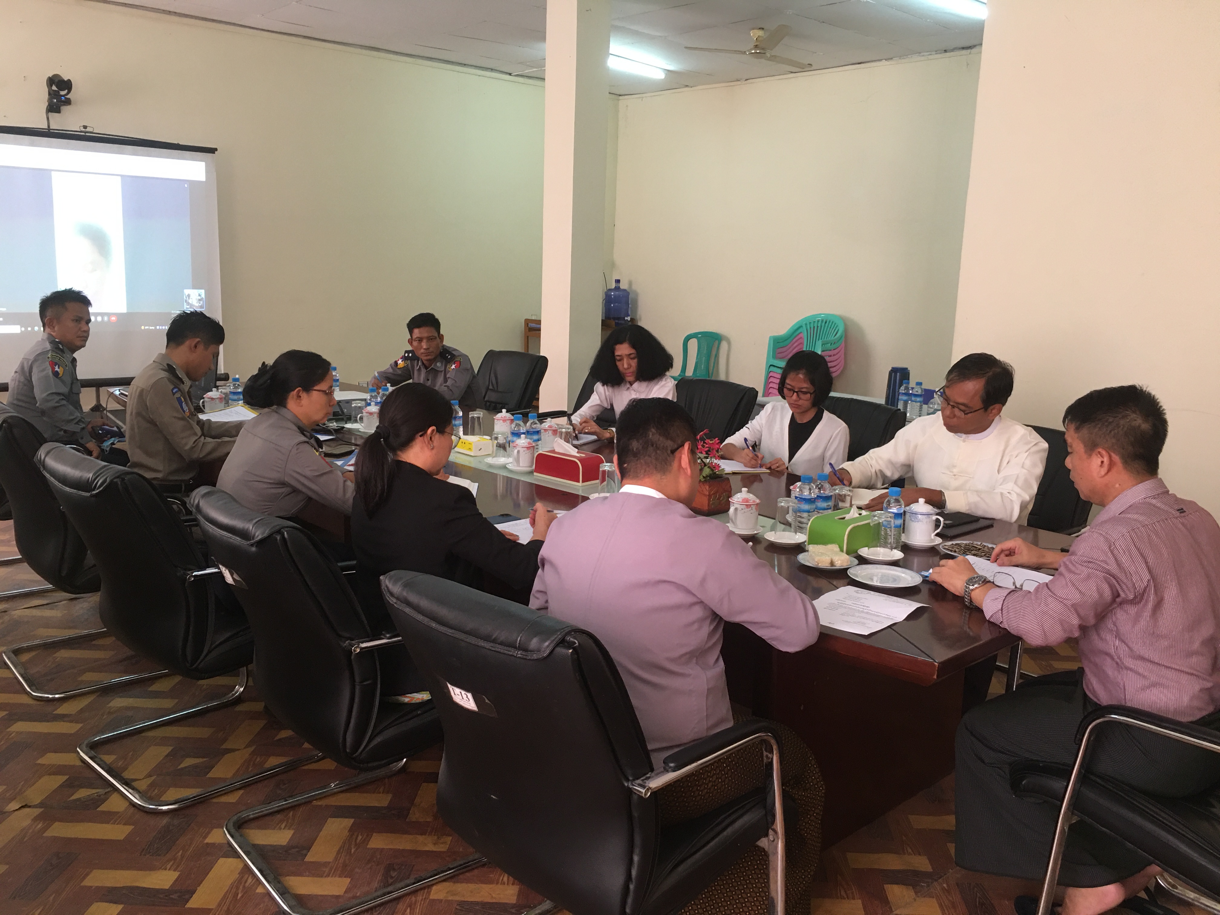 အစည်းအဝေးကျင်းပဆောင်ရွက်နေစဉ်မှတ်တမ်းဓာတ်ပုံများ ၂