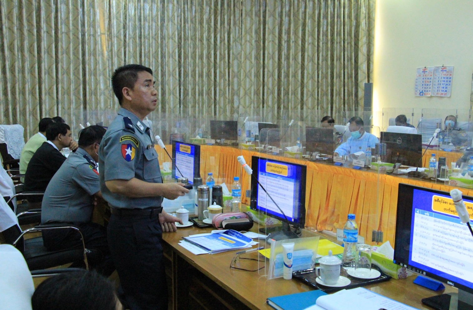 ငွေကြေးဆိုင်ရာစုံစမ်းထောက်လှမ်းရေးအဖွဲ့၊ အဖွဲ့ခေါင်းဆောင် ရဲမှူးချုပ် မျိုးသူစိုး တင်ပြဆွေးနွေးနေစဉ်