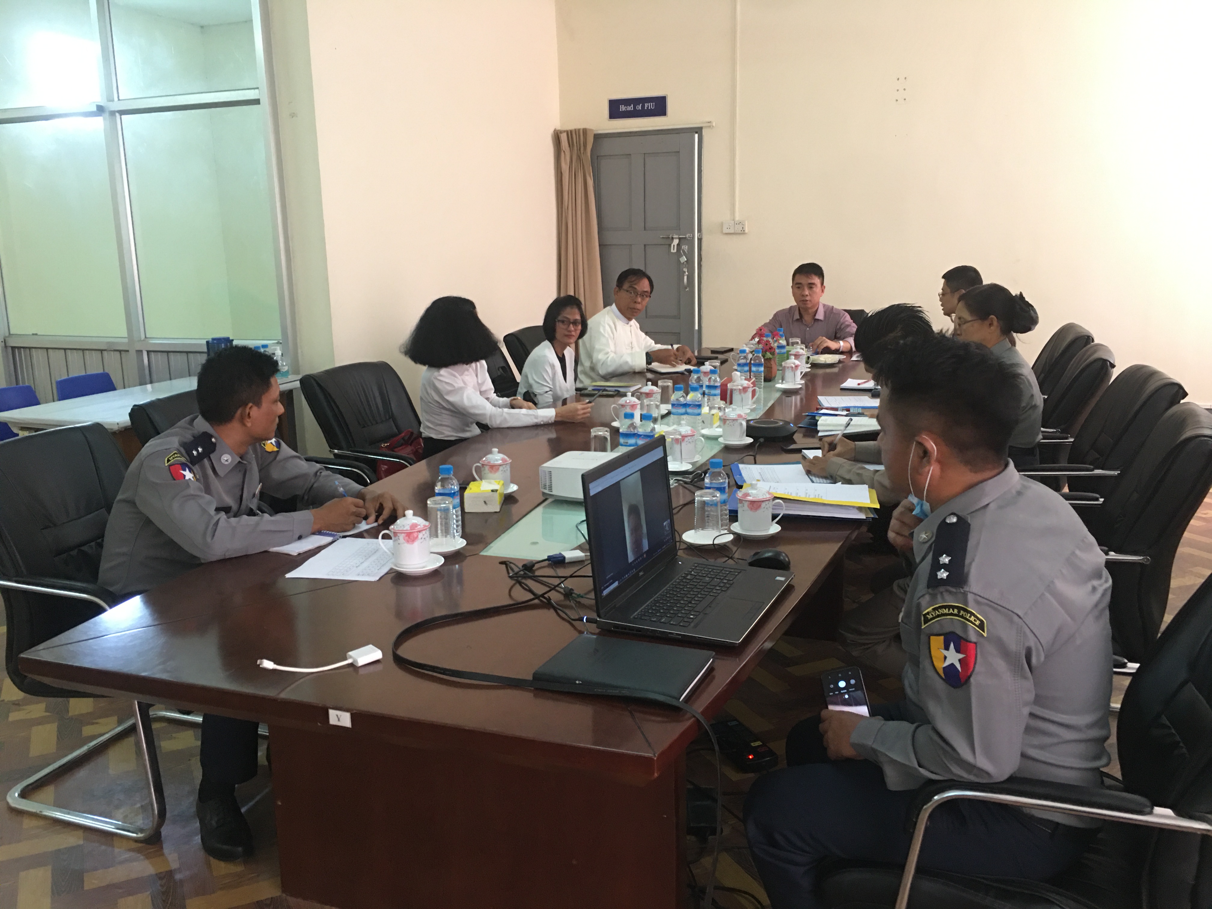 အစည်းအဝေးကျင်းပဆောင်ရွက်နေစဉ်မှတ်တမ်းဓာတ်ပုံများ ၃